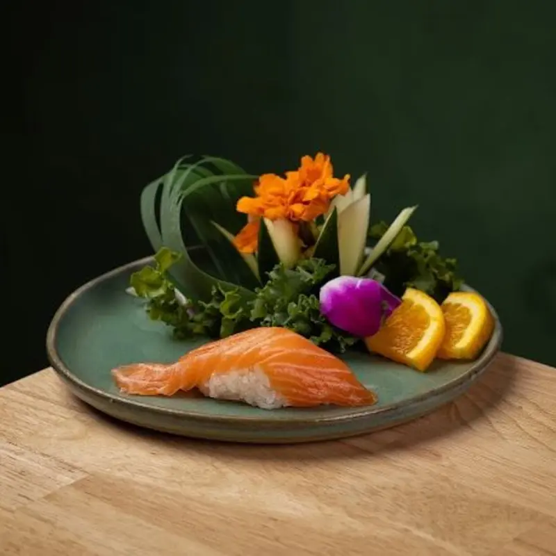 SALMON SUSHI (NIGIRI)