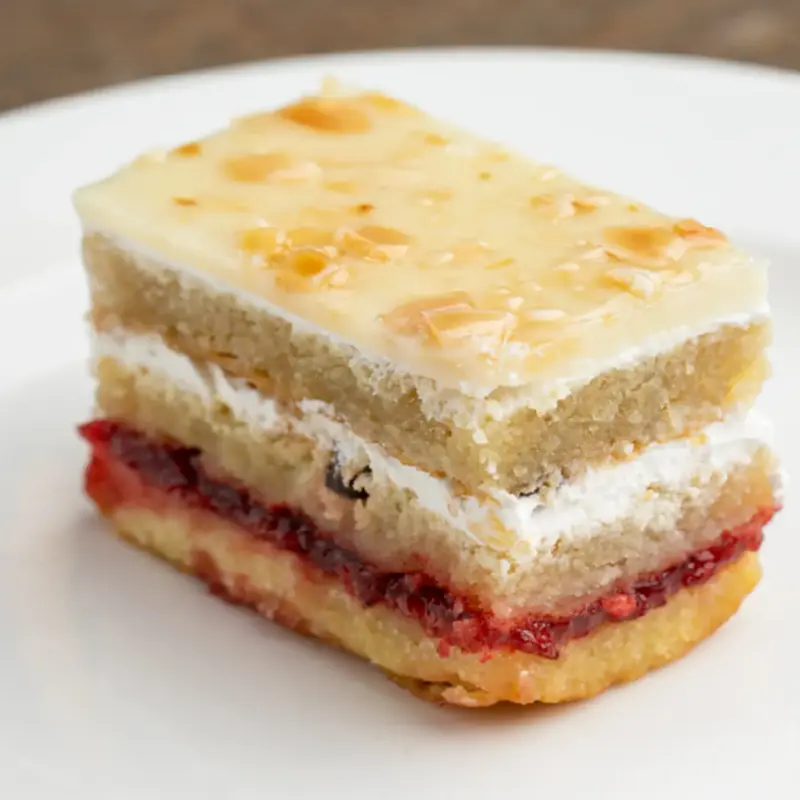 Vanilla cake with strawberry filling, chantilly cream, chocolate chips and almonds.