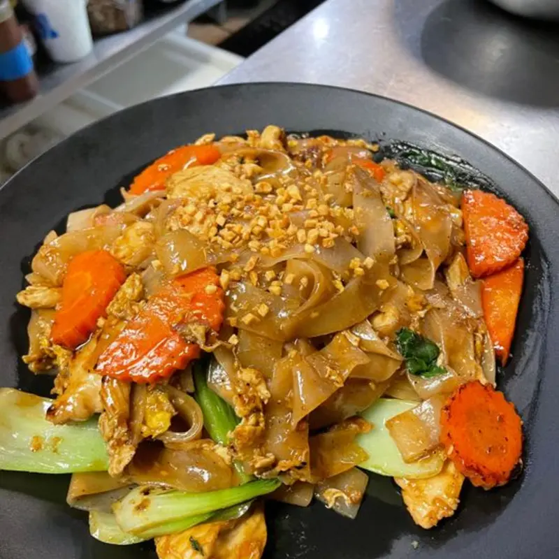 Pad See Ew at PJ Thai