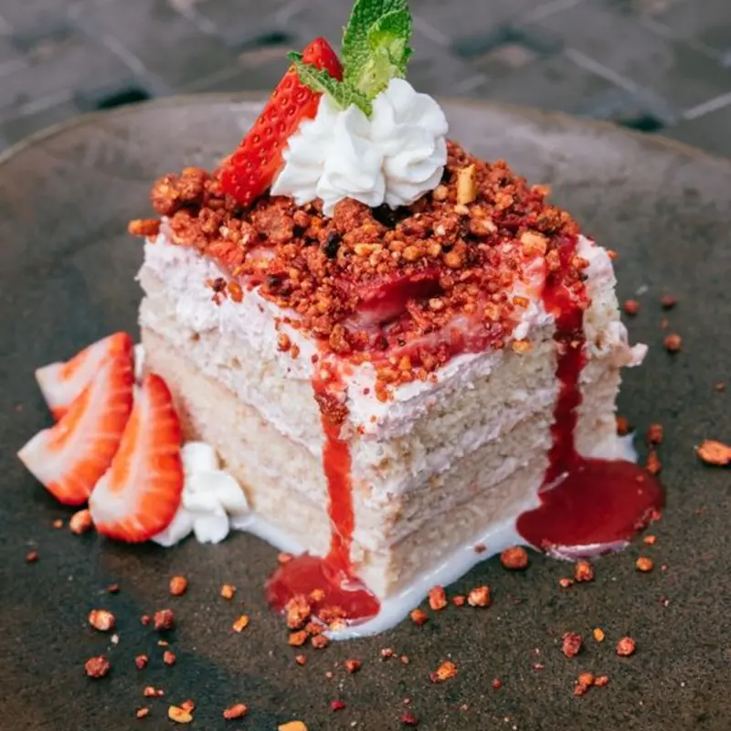 STRAWBERRY TRES LECHES