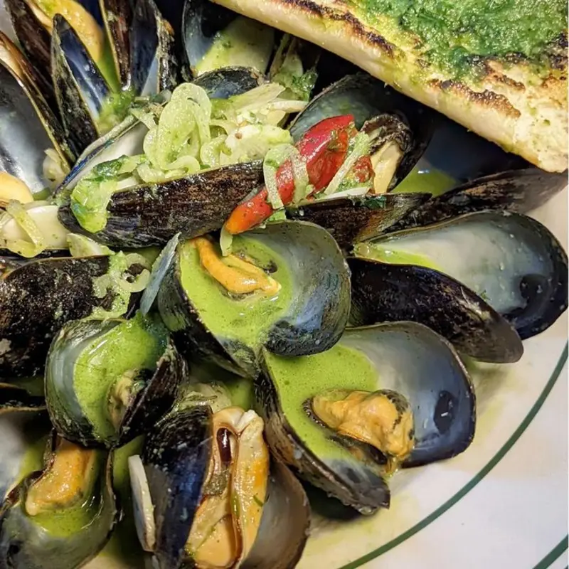 Antique Green Mussels at Antique Bar & Bakery 122 Willow Avenue