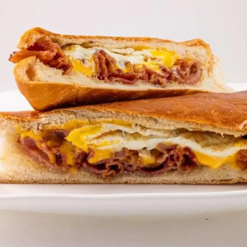 Bacon queso y huevo *SOLO at Saborealo Express 192