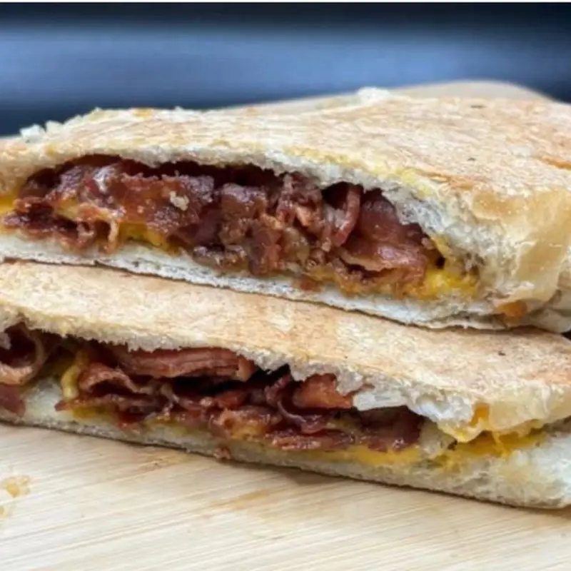Bacon y Queso *SOLO at Saborealo Express 192
