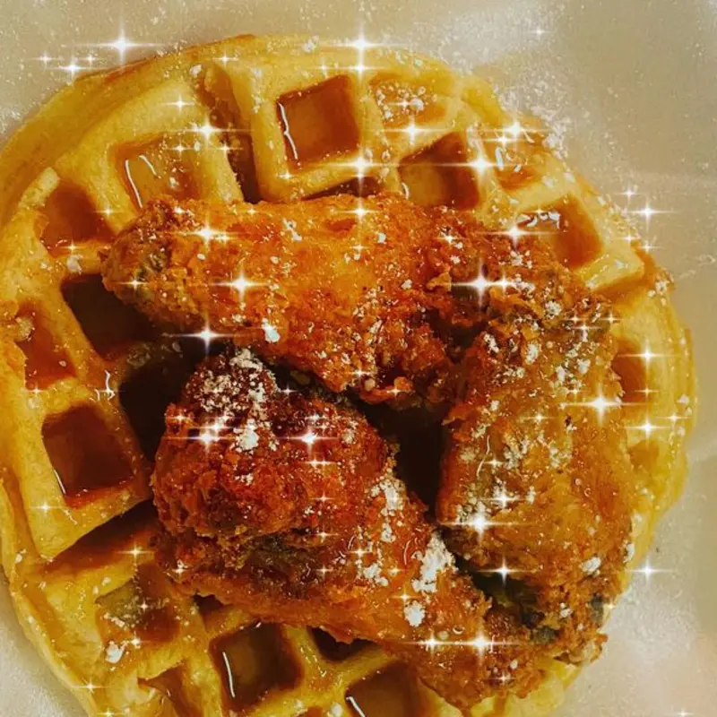 Momma’s Chicken & Waffles