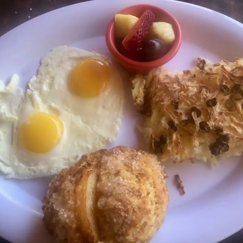 2 Eggs Works at Skillets Restaurant