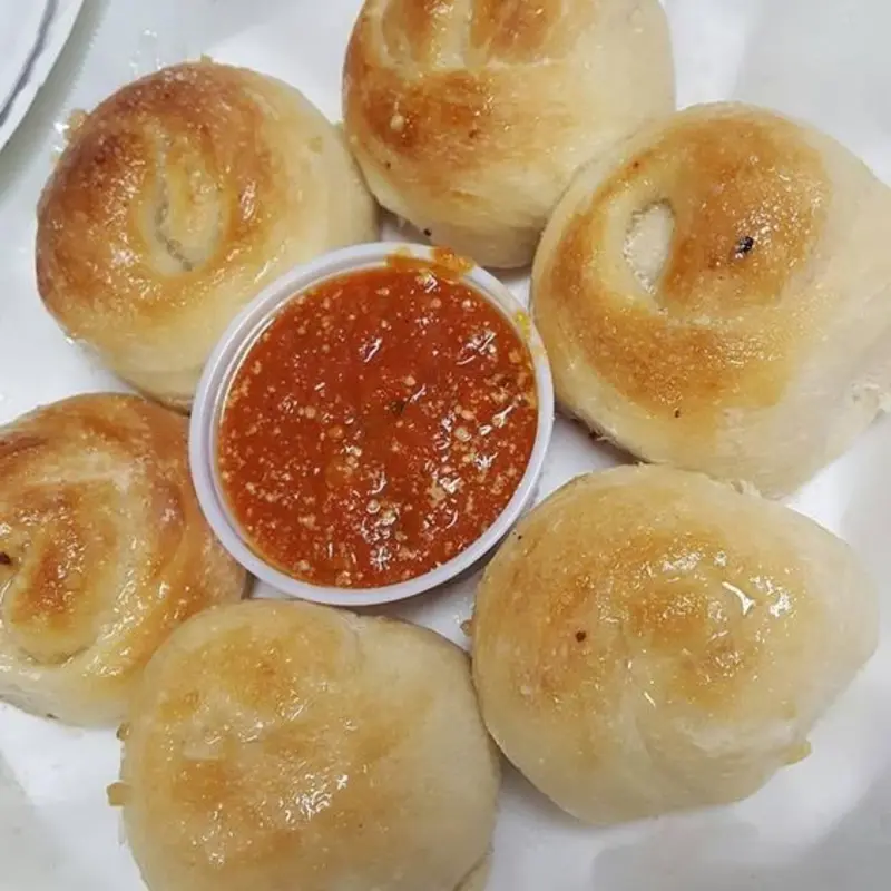 Garlic Knots (6 Piece) at Luna Pizza