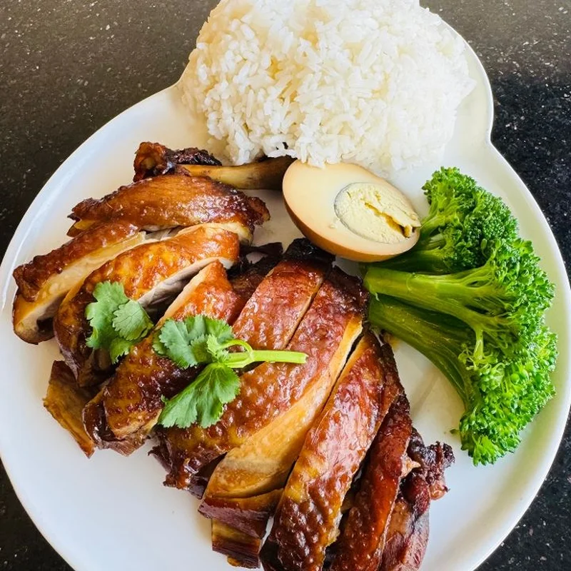 Jumbo Soy Sauced Chicken Leg over Rice 鸡腿饭